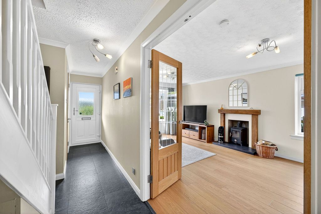 Property photo 2 of 31 Entrance Hallway