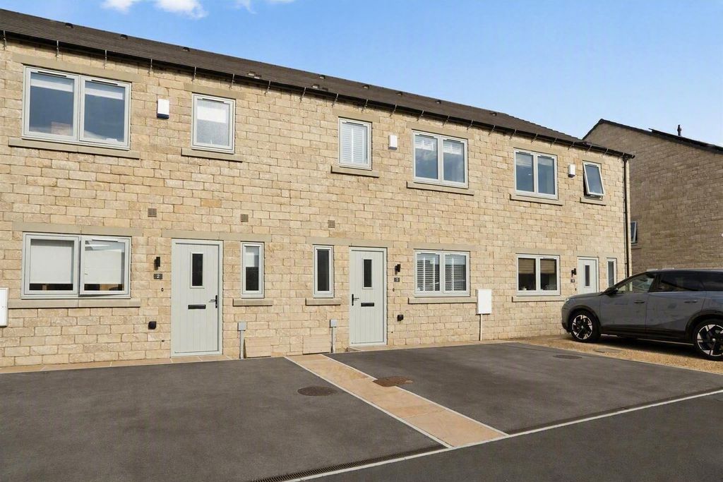 Property photo 1 of 16 Externally