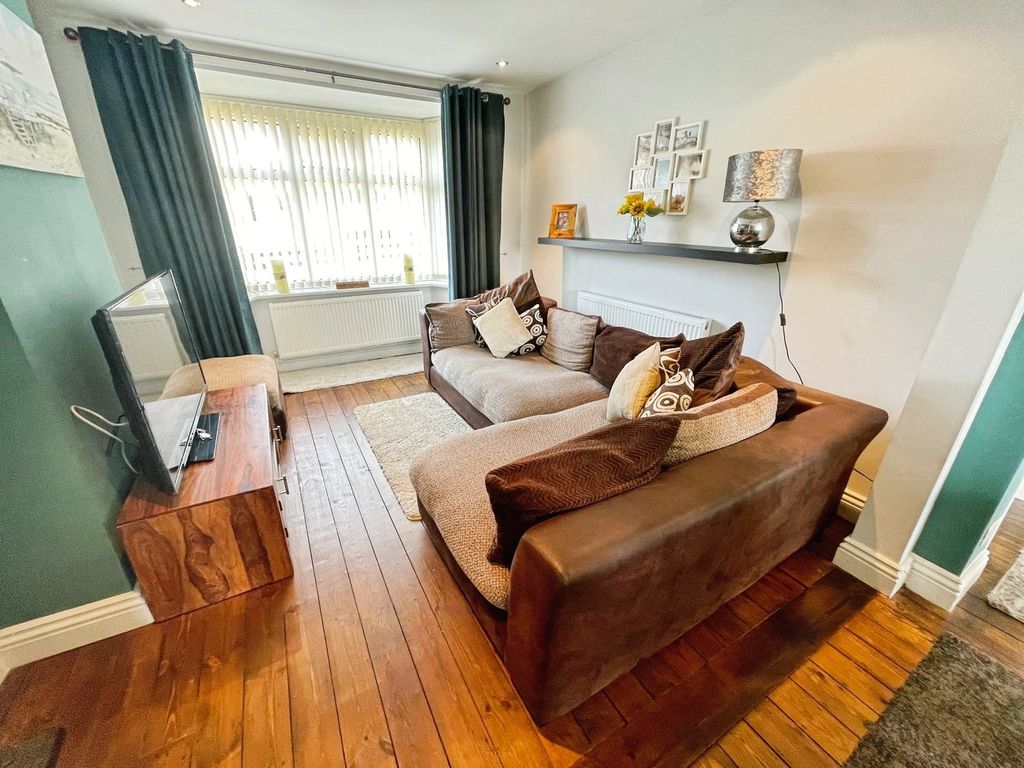 Property photo 3 of 26 Lounge Area