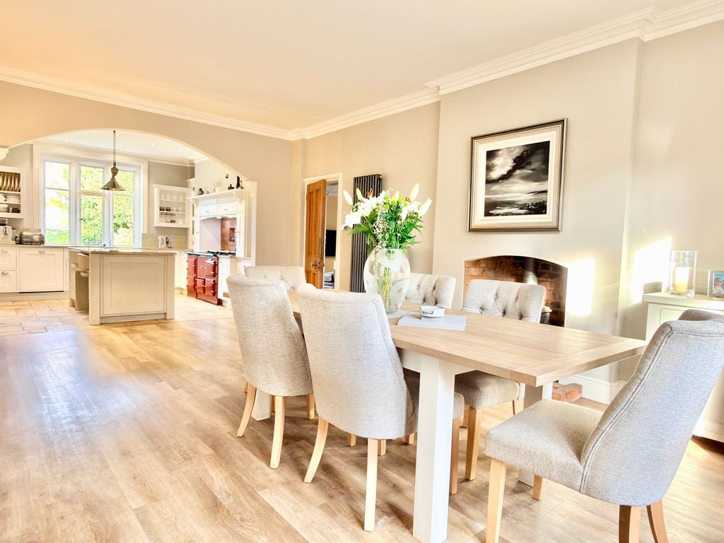 Property photo 3 of 25