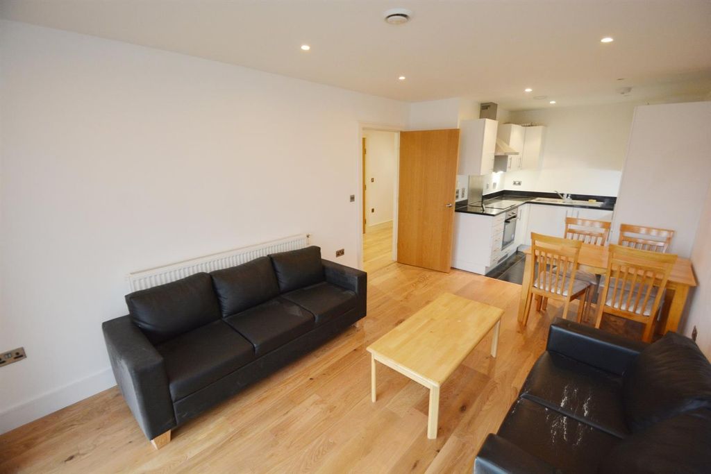 Property photo 1 of 11 Pljikx6Ewjs_av5Rlsdchf6O8Fq.Jpg
