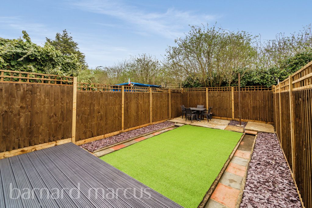 Property photo 2 of 12 Garden