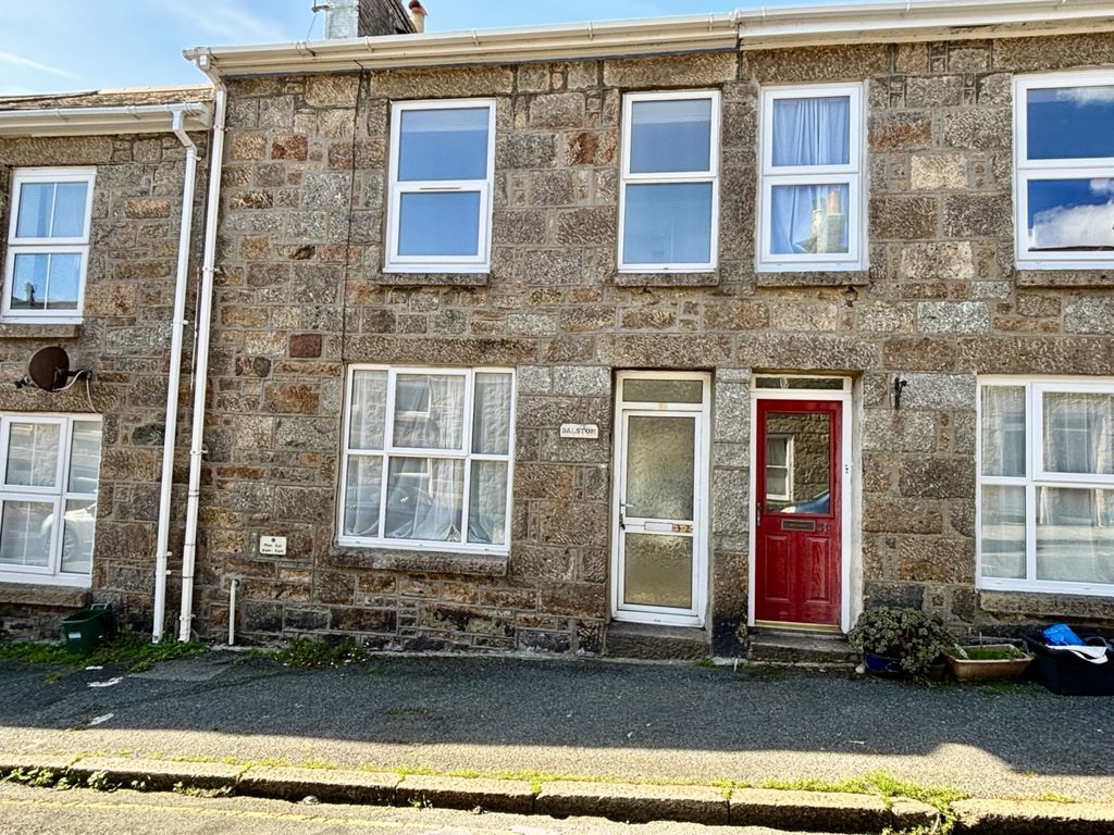 Property photo 1 of 11 3 Bedroom Mid Terraced House For Sale