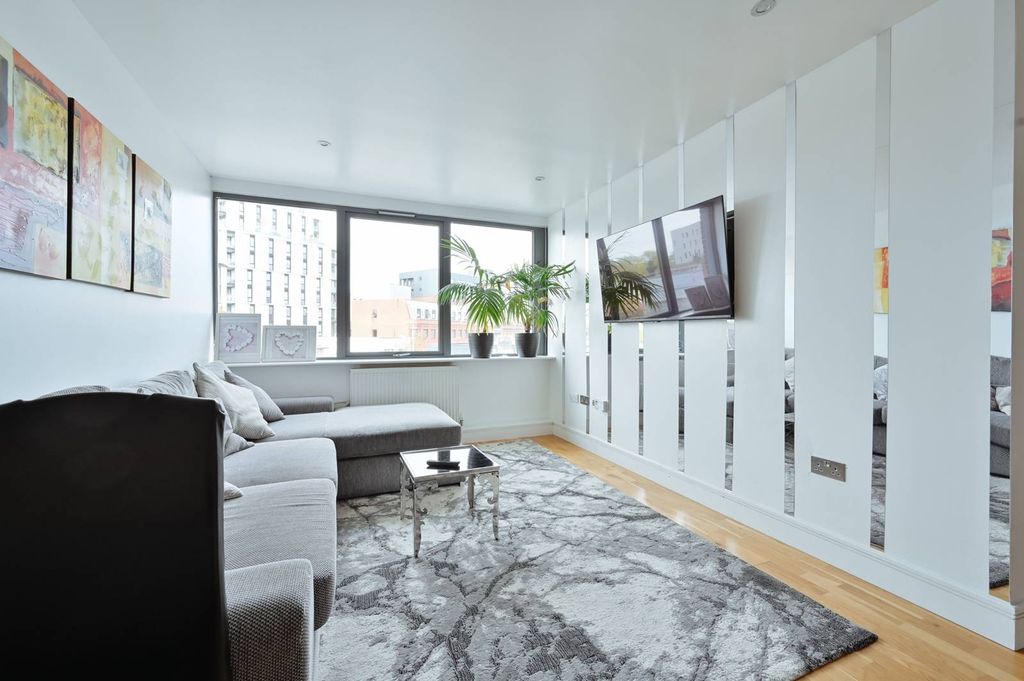 Property photo 3 of 12