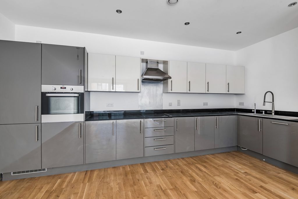 Property photo 3 of 14 760261 (5)