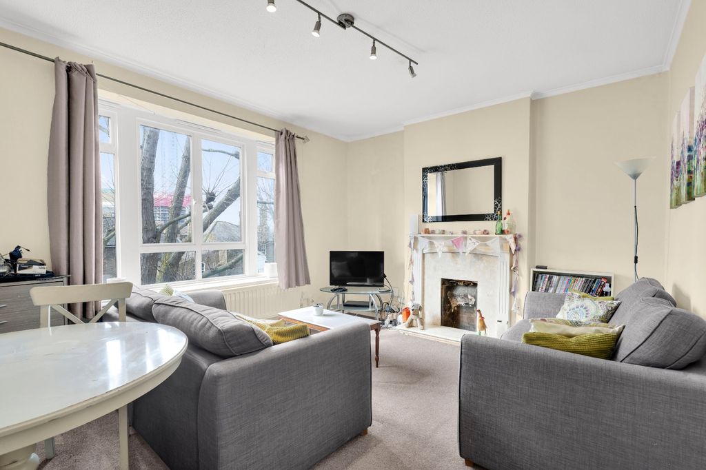 Property photo 1 of 8