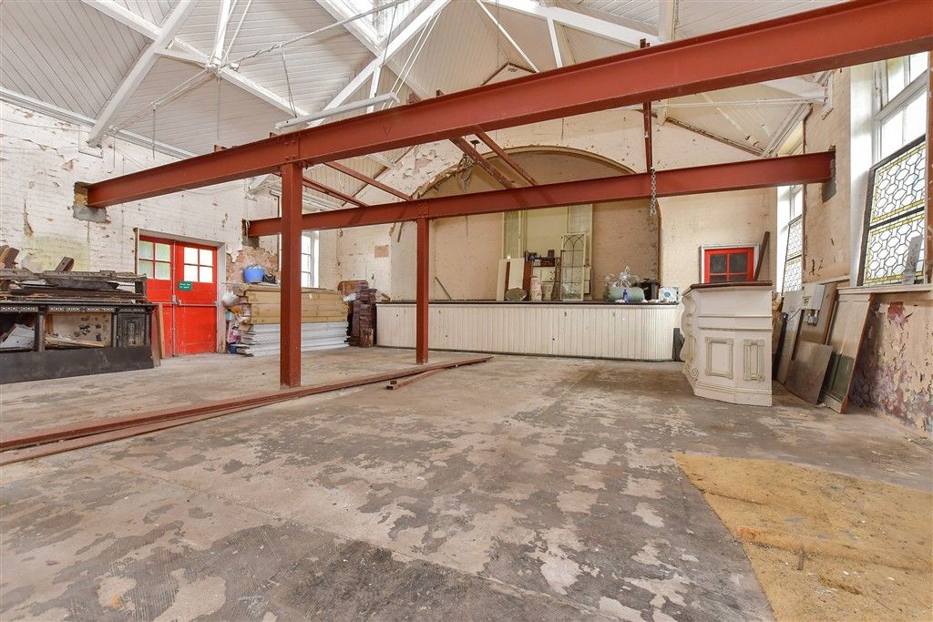 Property photo 2 of 11 Hall
