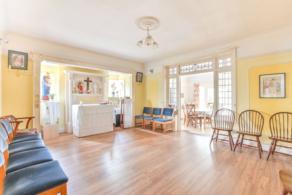 Property photo 2 of 22