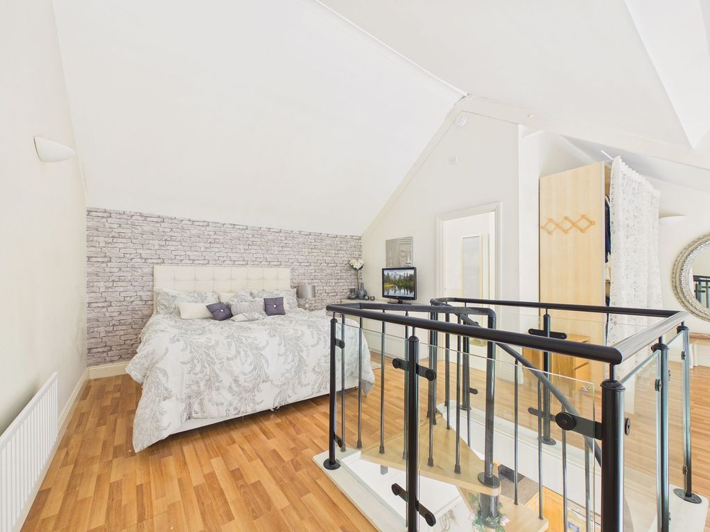 Property photo 3 of 13 Mezzanine Bedroom