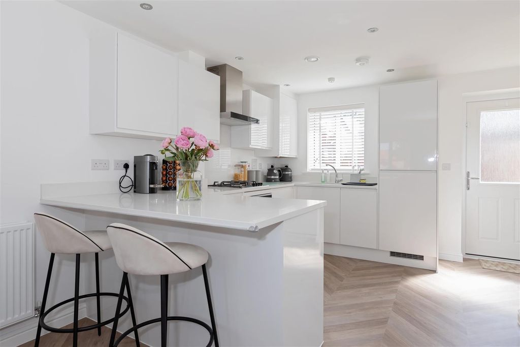 Property photo 3 of 16 For Sale By Aspire Residential | Gerbera Road