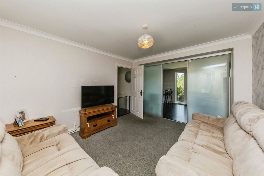 Property photo 2 of 19 Picture No. 15
