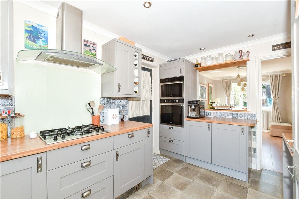 Property photo 3 of 12 Kitchen