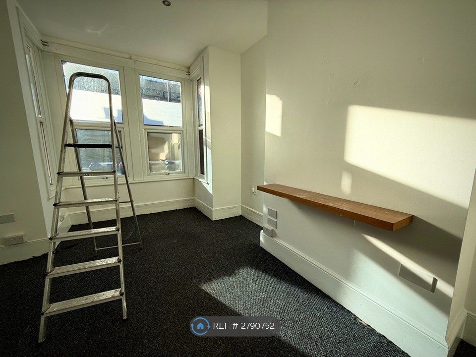 Property photo 2 of 16 Bedroom 1