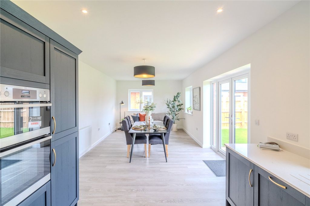 Additional image 5 of 3 bed bungalow for saleBourton Gardens, Badsey, Worcestershire WR11