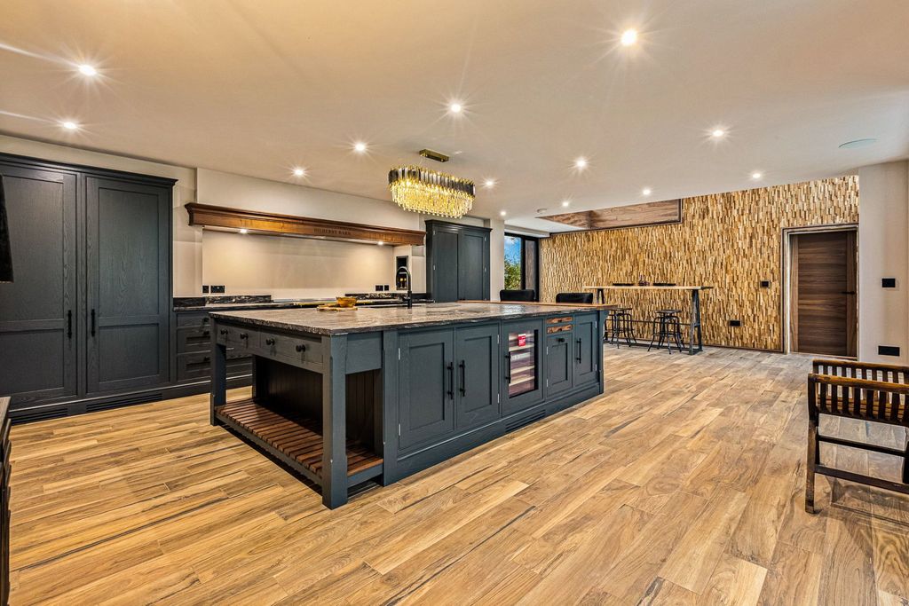 Property photo 2 of 54