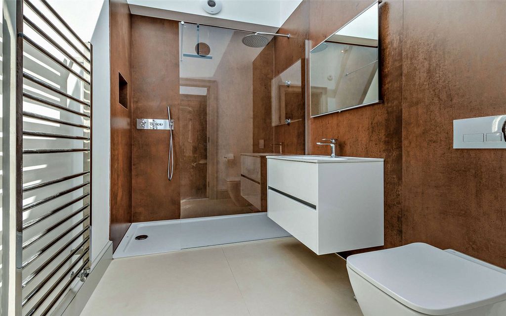 Additional image 21 of 5 bed detached house for saleCastle Moat House, 18 Drury Lane, Lincoln LN1