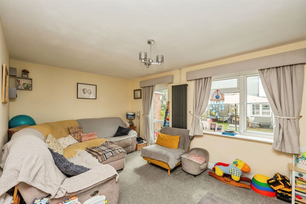 Property photo 2 of 20