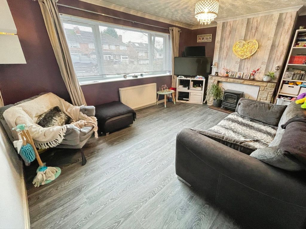 Property photo 3 of 19 Lounge