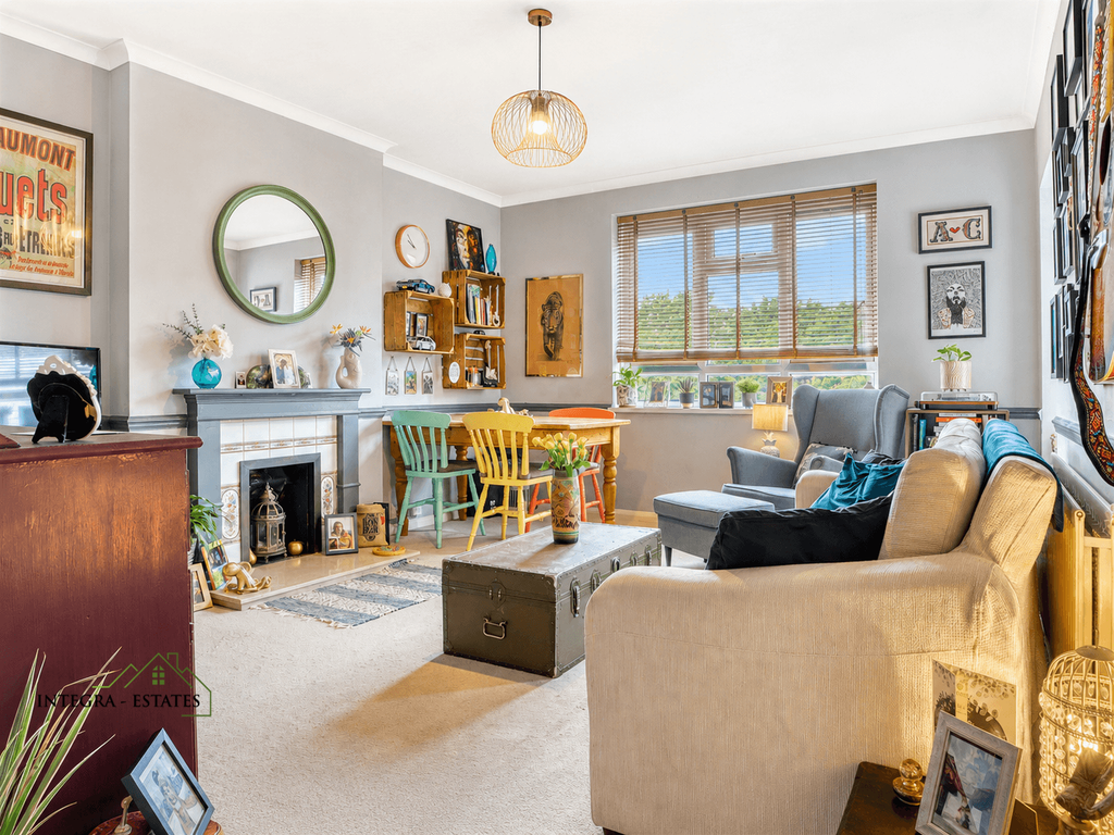 Property photo 2 of 17 Livingroom 1 Bromley Br1