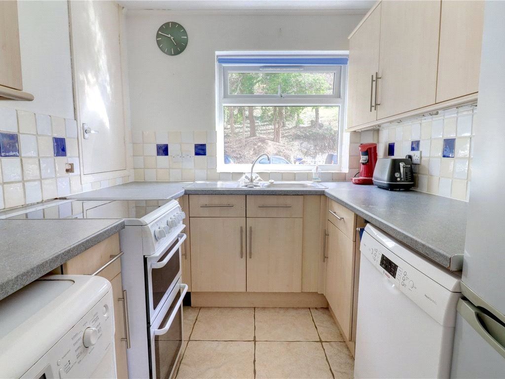 Property photo 3 of 6 Kitchen