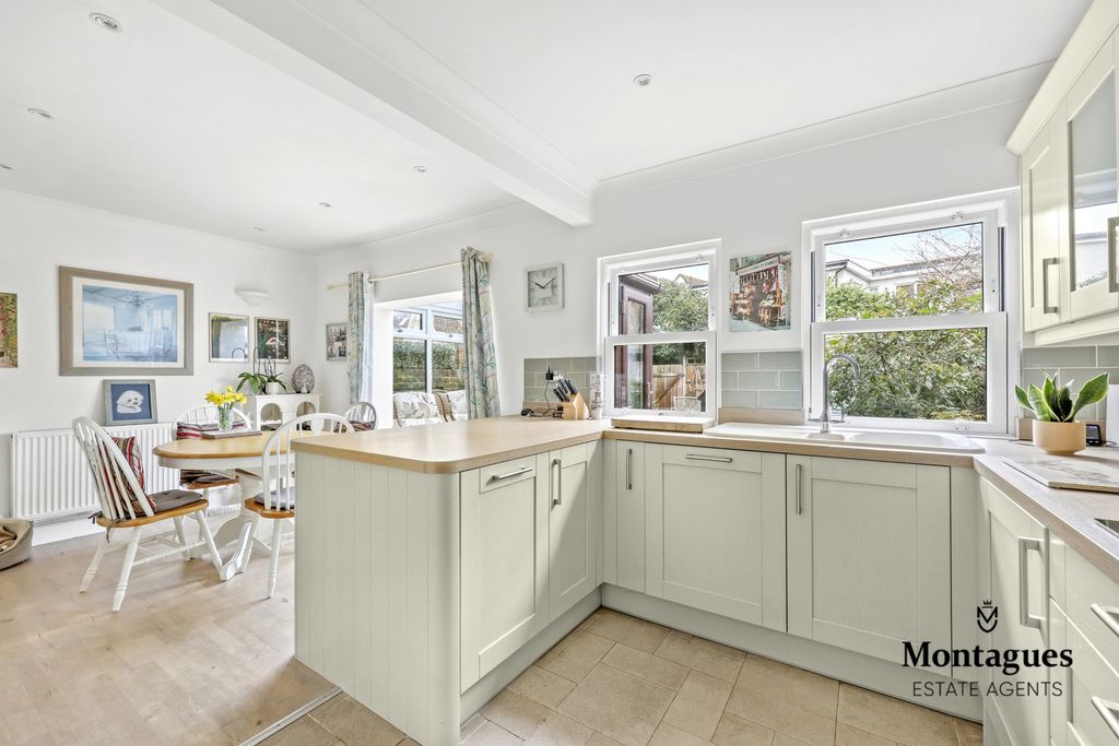 Property photo 2 of 23 Photo 12