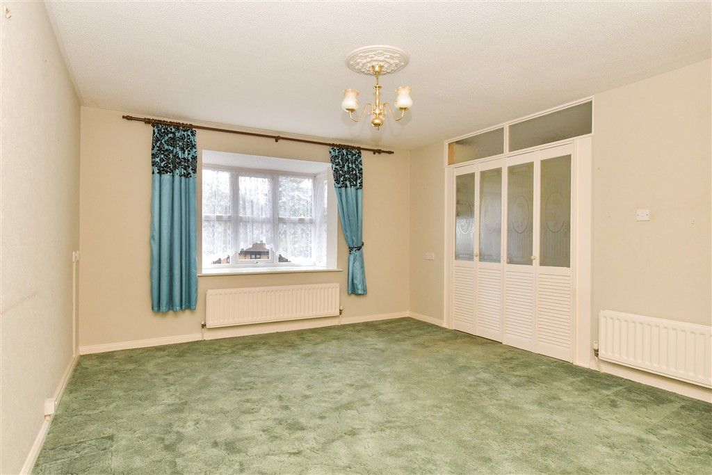 Property photo 3 of 13 Lounge