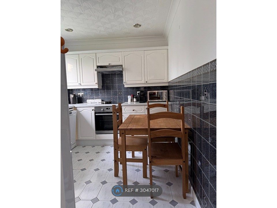 Property photo 1 of 7 Kitchen