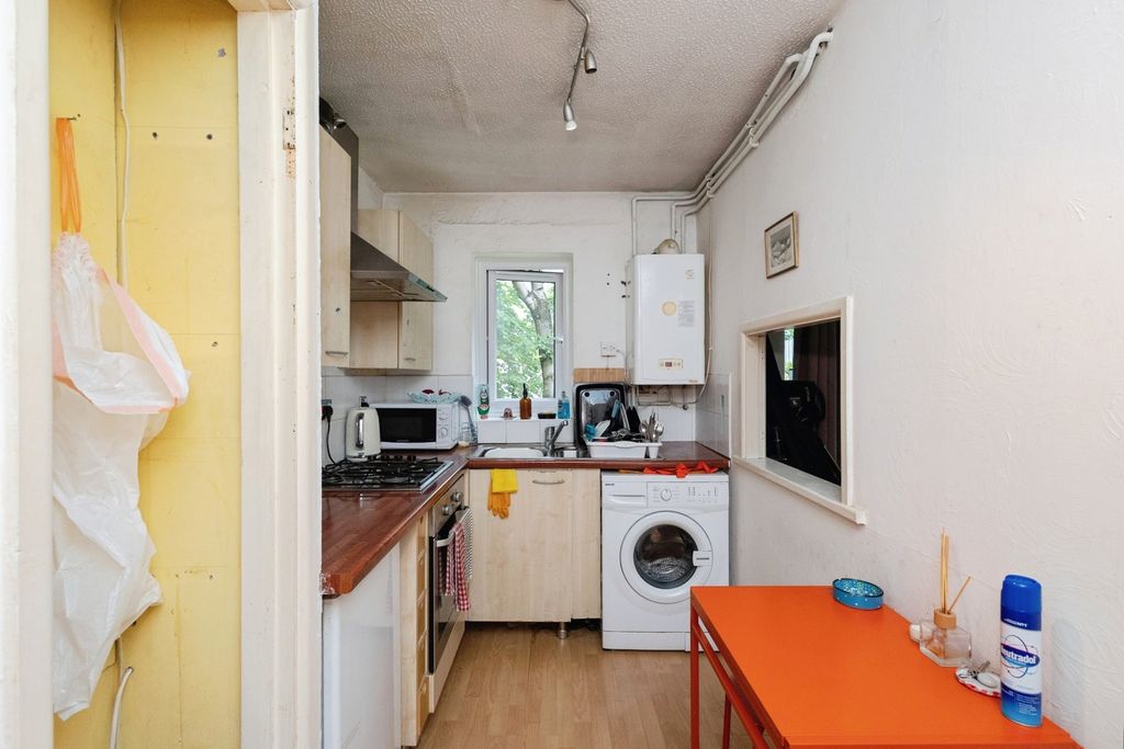 Property photo 2 of 17 Photo