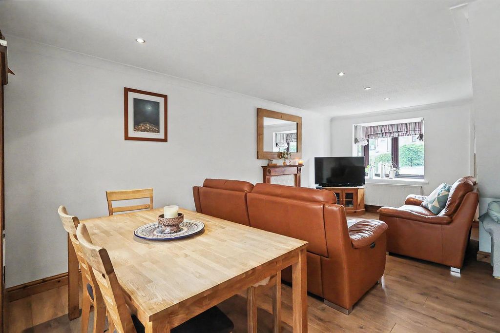 Property photo 3 of 21 Corsham Gardens Nottingham, Ng3 6Lz