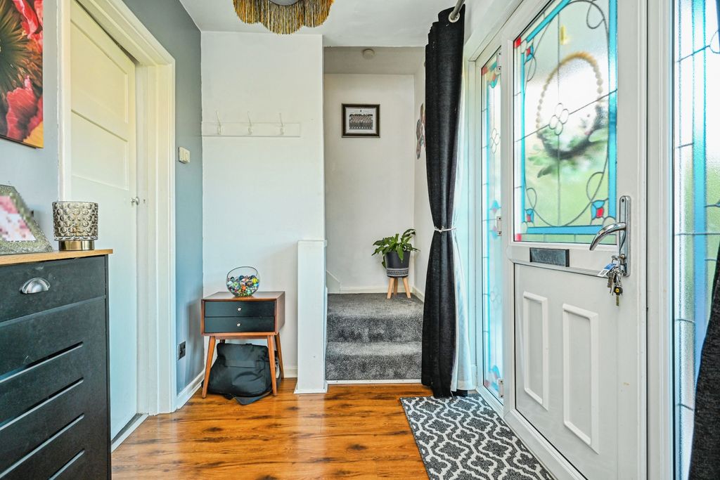 Property photo 2 of 31 Entrance Hallway