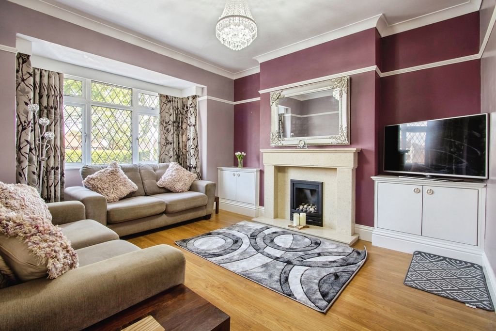 Property photo 2 of 17 Photo