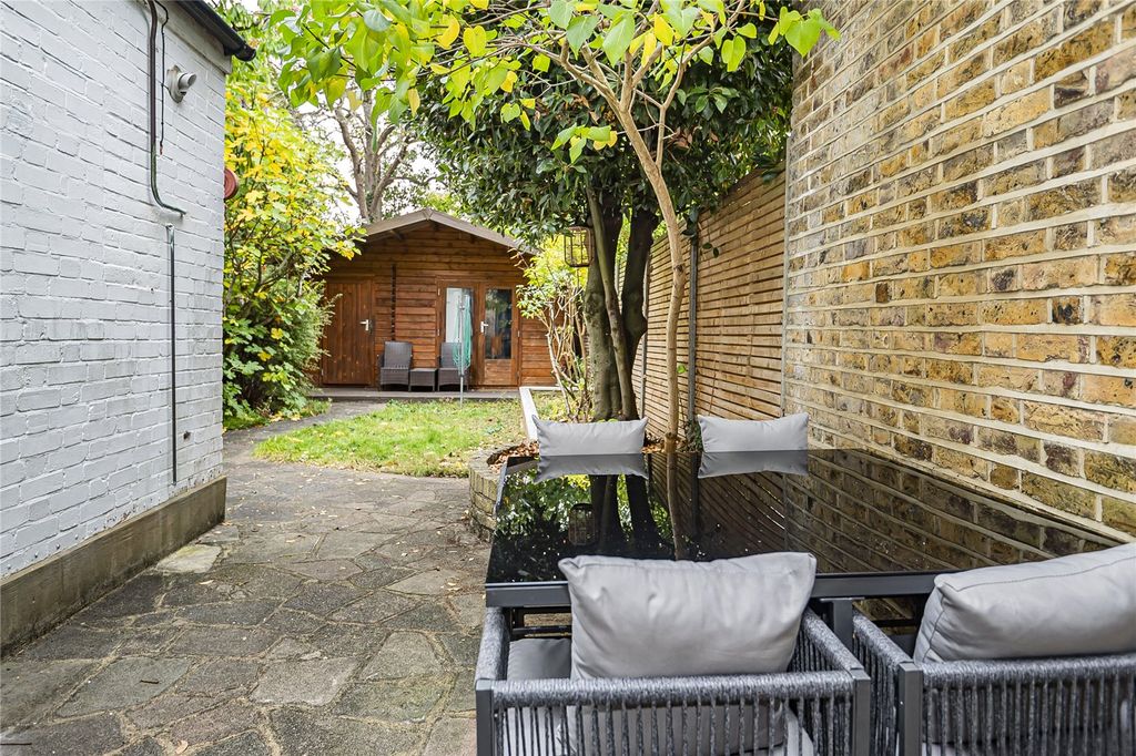 Property photo 2 of 15 Garden