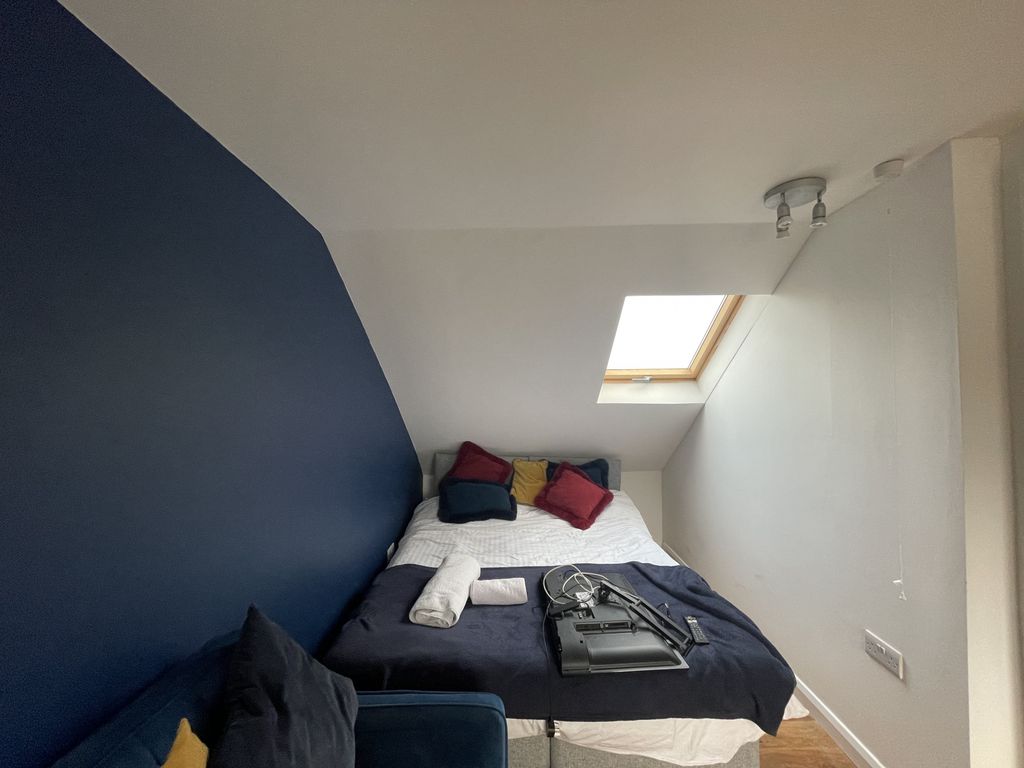 Property photo 3 of 8 Gallery