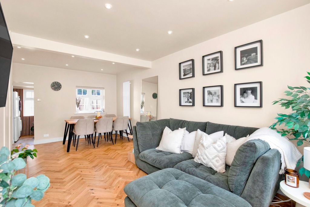 Property photo 2 of 21