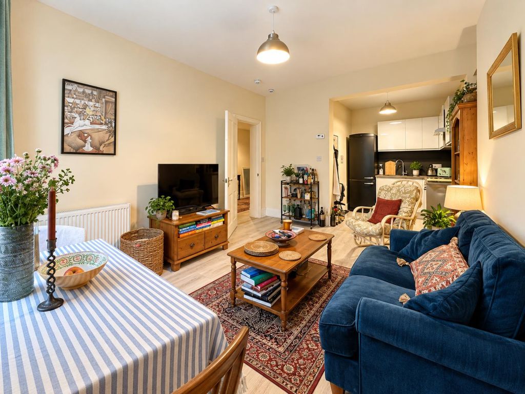 Property photo 3 of 12 Livingroom.Png