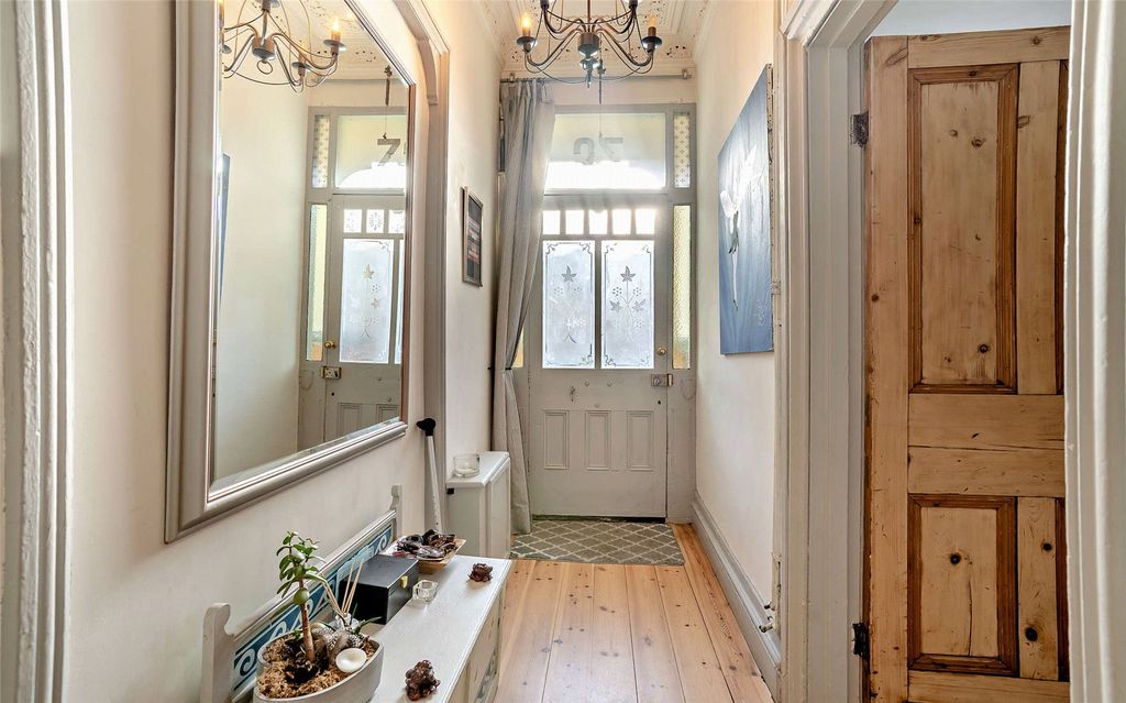 Property photo 2 of 23 Picture No. 13