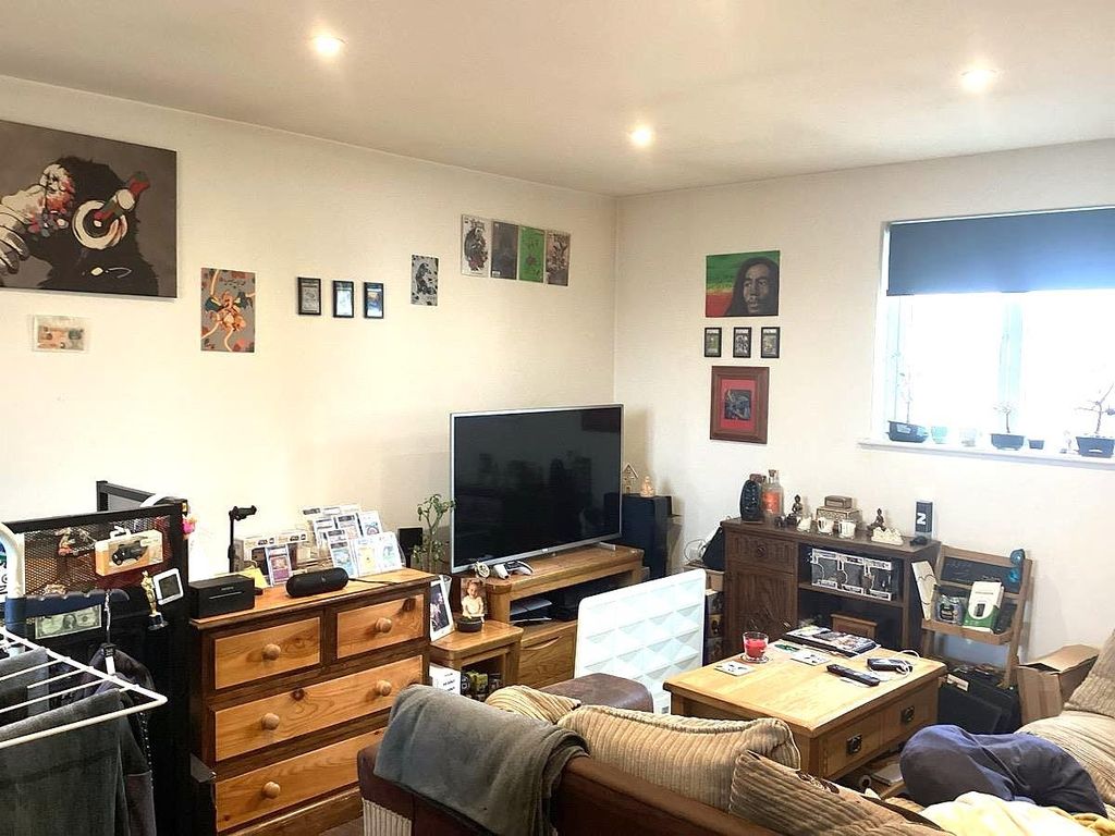Property photo 3 of 6 8 Carisbrook Lounge.Jpg