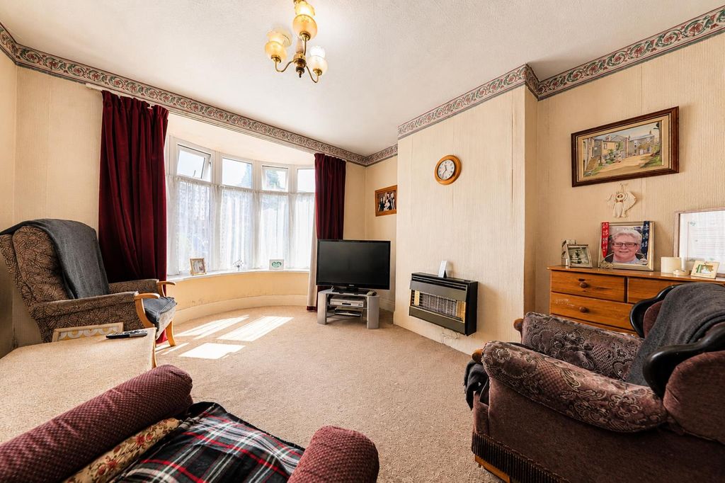 Property photo 2 of 20