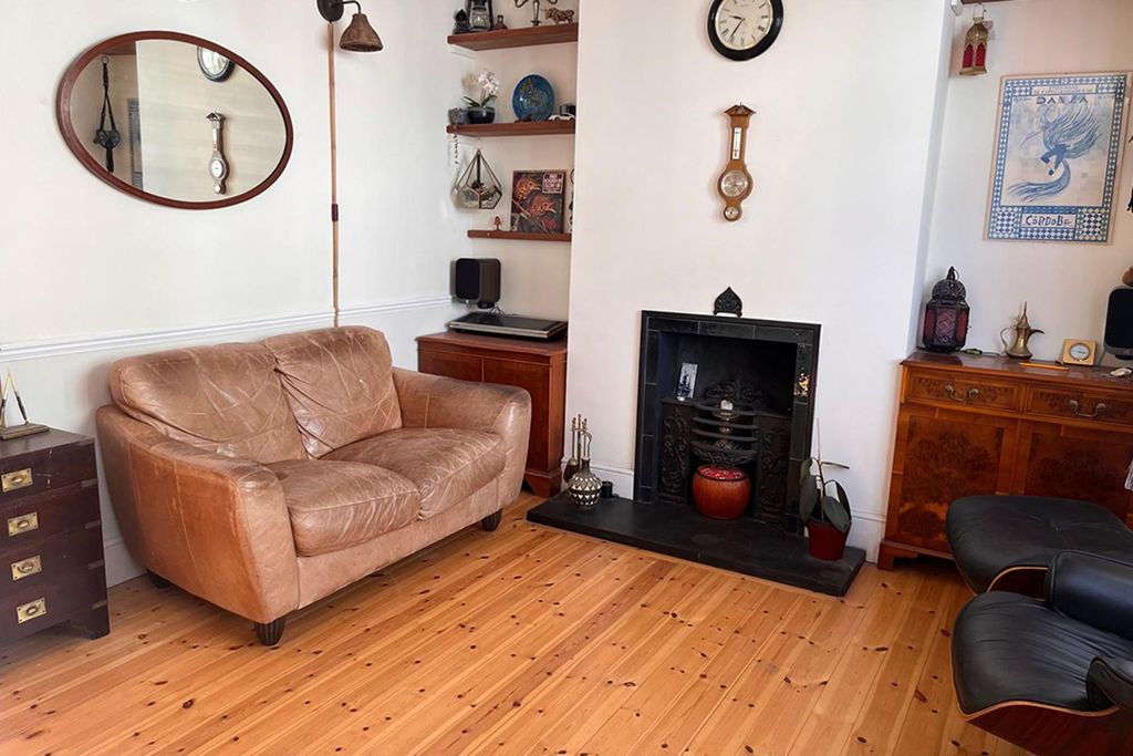 Property photo 2 of 13 Lounge