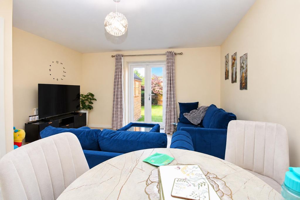 Property photo 2 of 14 1 (11).Png