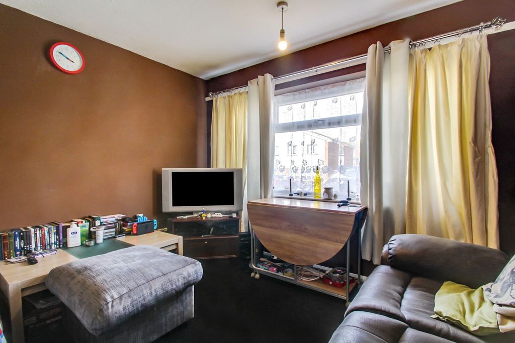 Property photo 3 of 7 Lounge 2-Min