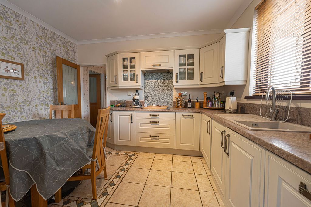 Property photo 2 of 36