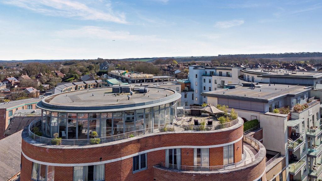 Property photo 2 of 22 Apartment 51