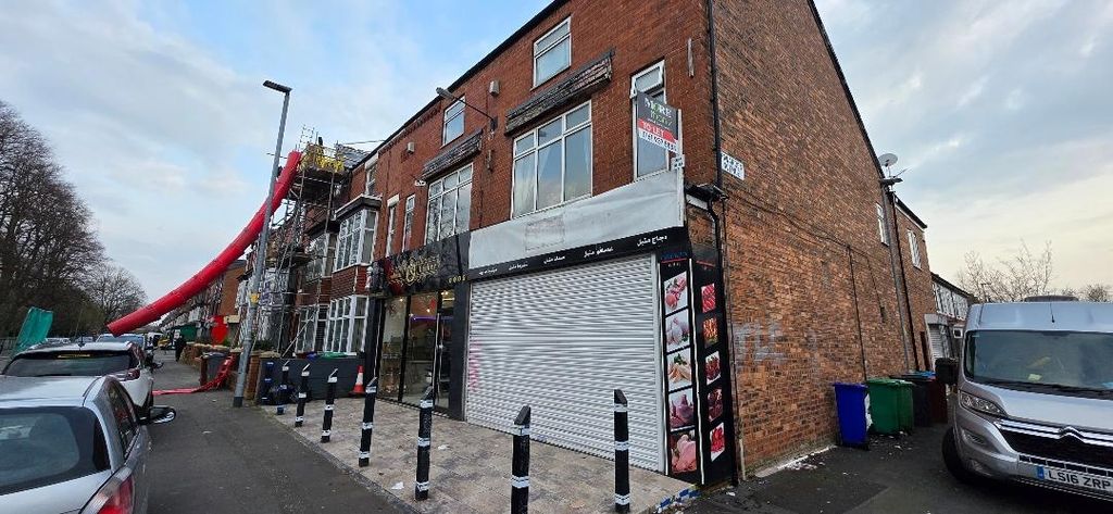 Property photo 2 of 9 Corner Shopfront On A Brick Terraced Building...