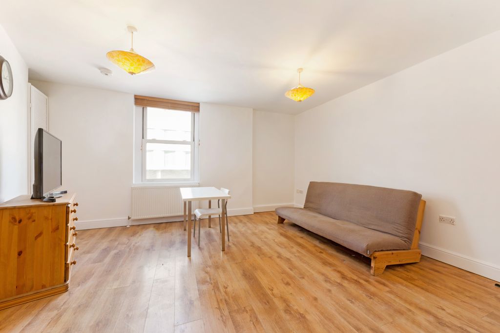 Property photo 3 of 7 Living Room