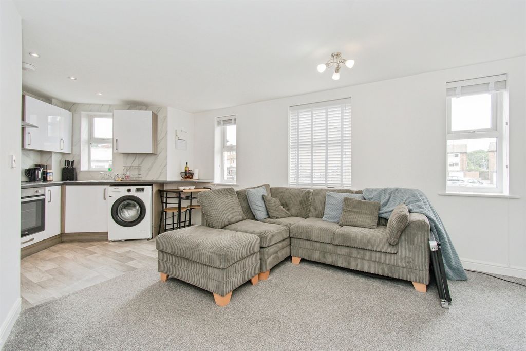 Property photo 2 of 10