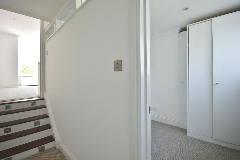 Property photo 3 of 8 4