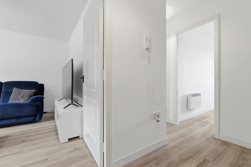 2 bed flat for saleMuiryhall Street, Coatbridge ML5 photo 4