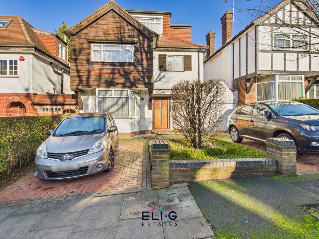 Property photo 1 of 21 5 Bed Detached House For Sale Woodlands