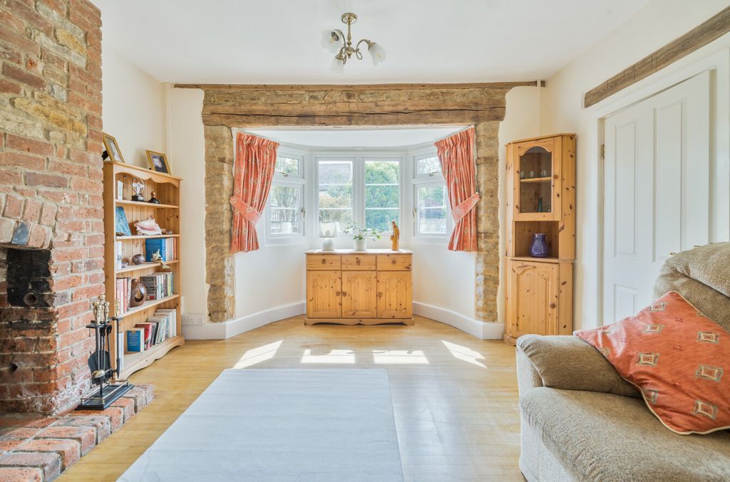 Property photo 3 of 19 Sitting Room